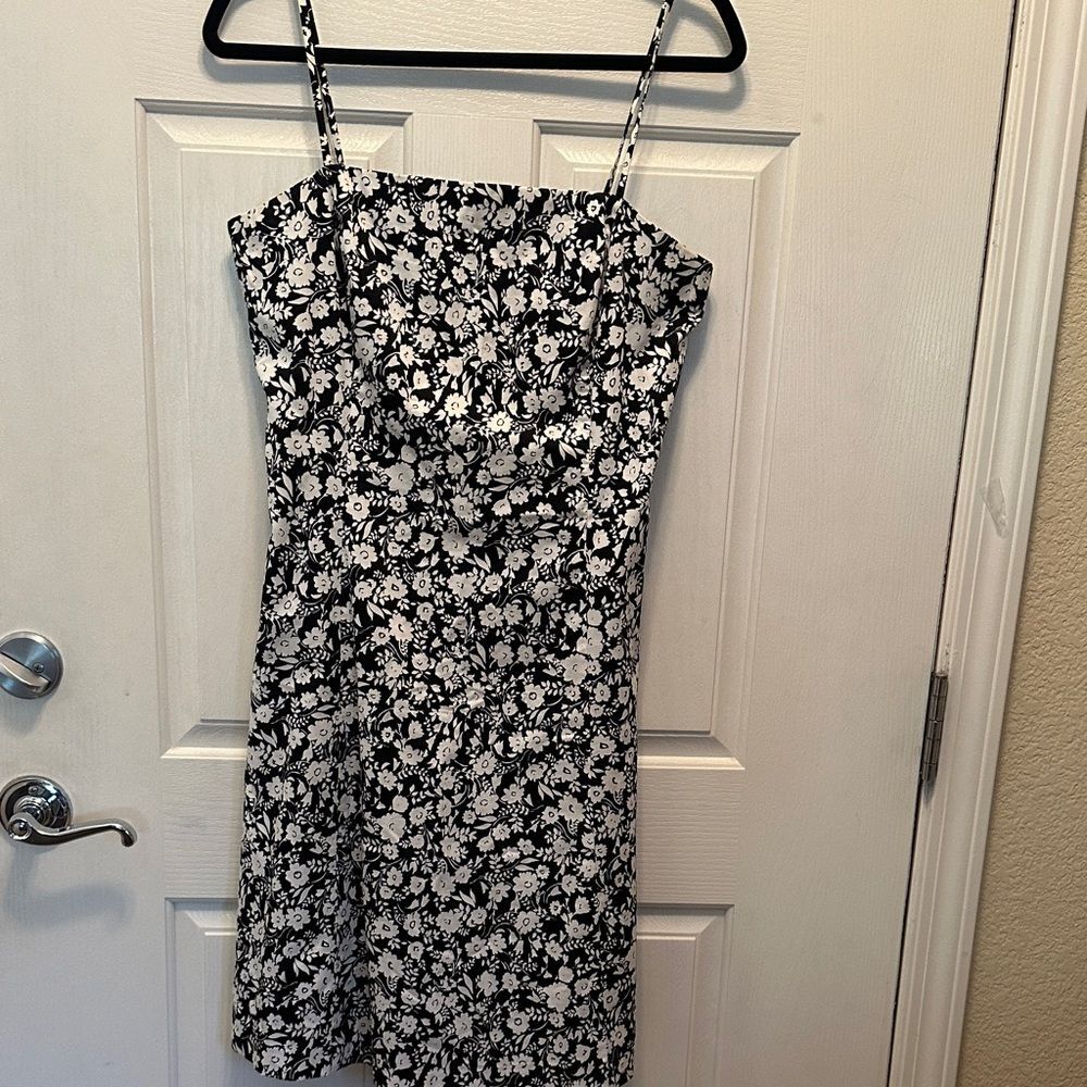 Ann Taylor Black and White Floral Midi Dress Size 10P